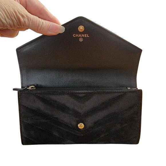 Authentic Chanel Paris-Hamburg CC Button Flap Wallet Chevron Suede Long - Picture 9 of 16